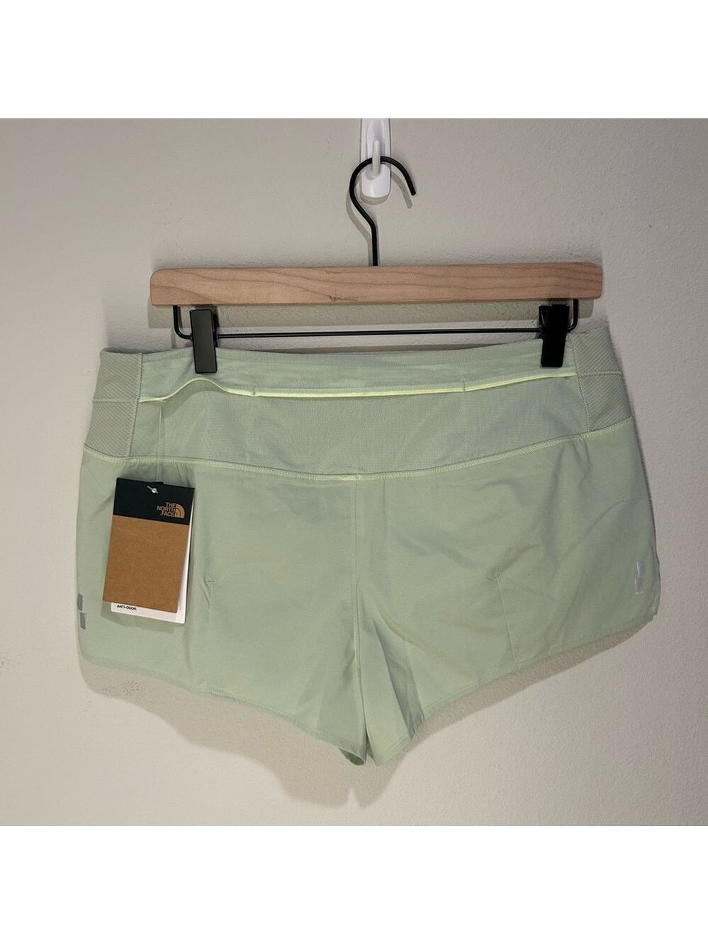 The North Face Summer LT 2.5" Shorts Women’s Medium Astro Lime Mist NWT - Picture 3 of 5